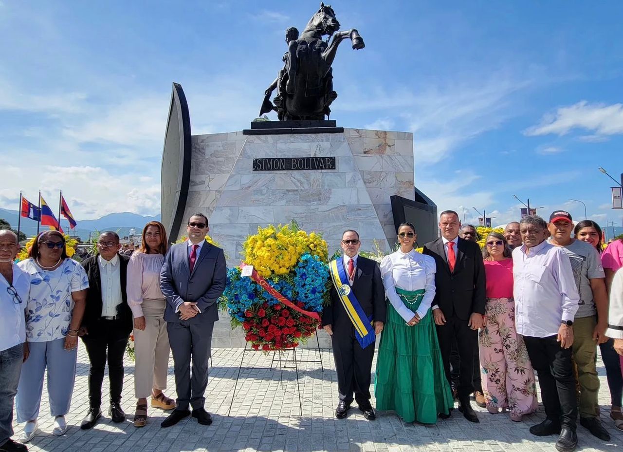 Parada militar y ofrenda floral Toma de Puerto Cabello 4