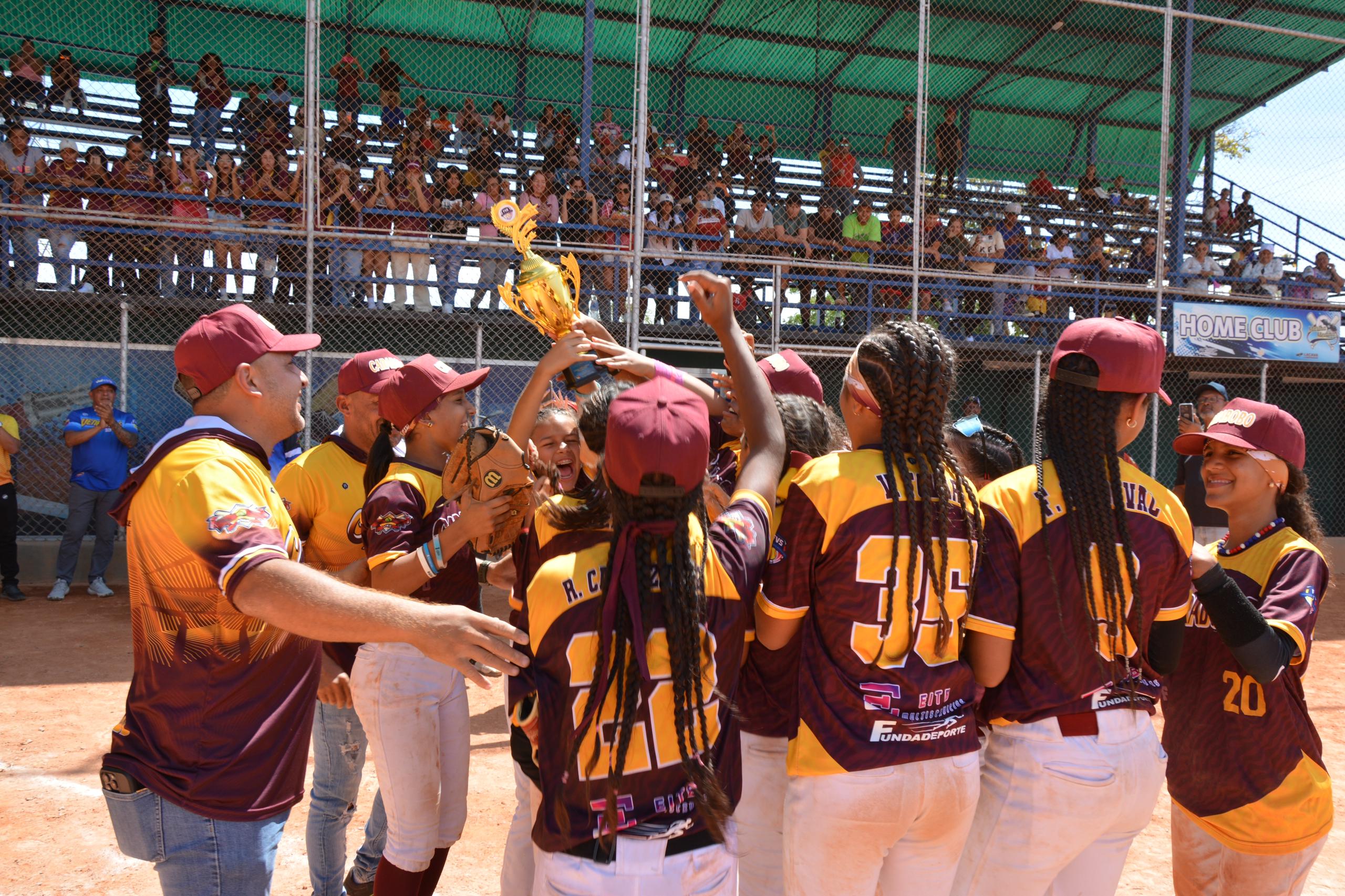 U15 de Carabobo con la copa